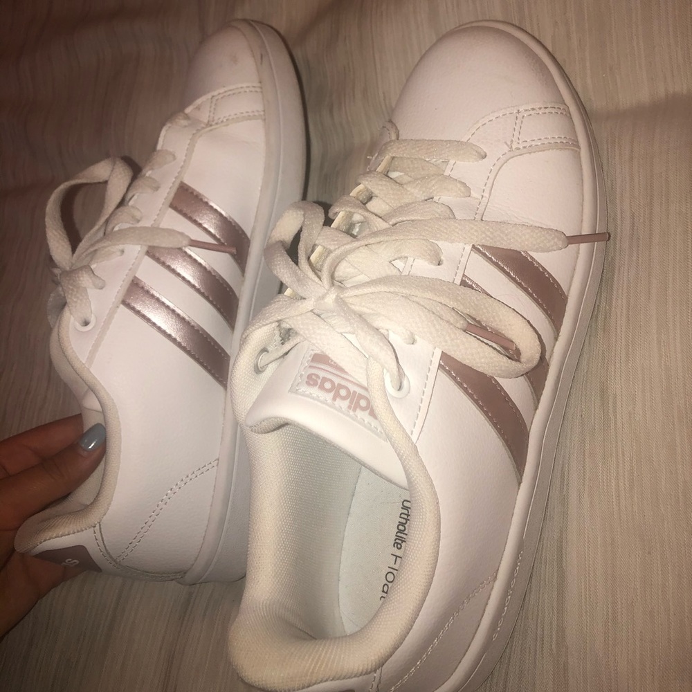 Adidas sneakers. !!👟